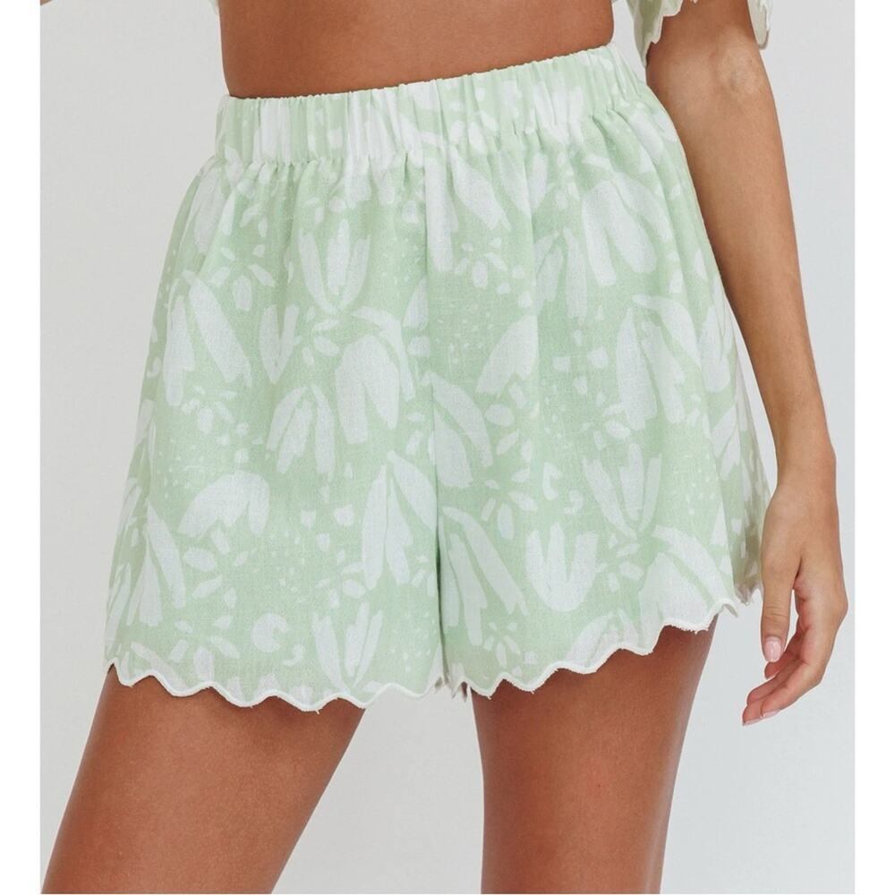 Indi Luxe Selfie Leslie NEW Swing Of Things Scalloped Cotton Shorts Sage Green